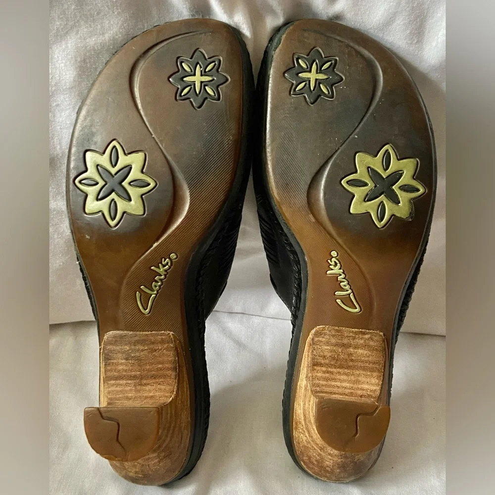 Women's Black Clarks Slide On Sandals With Kitten Heels Size 8M